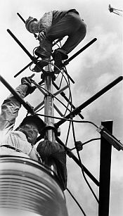 KNBC-FM's first antenna
