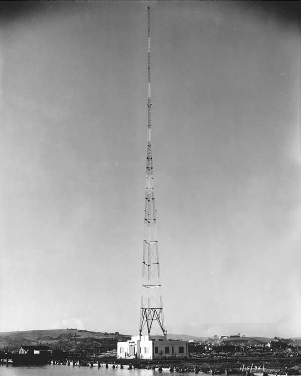 KSFO transmitter building